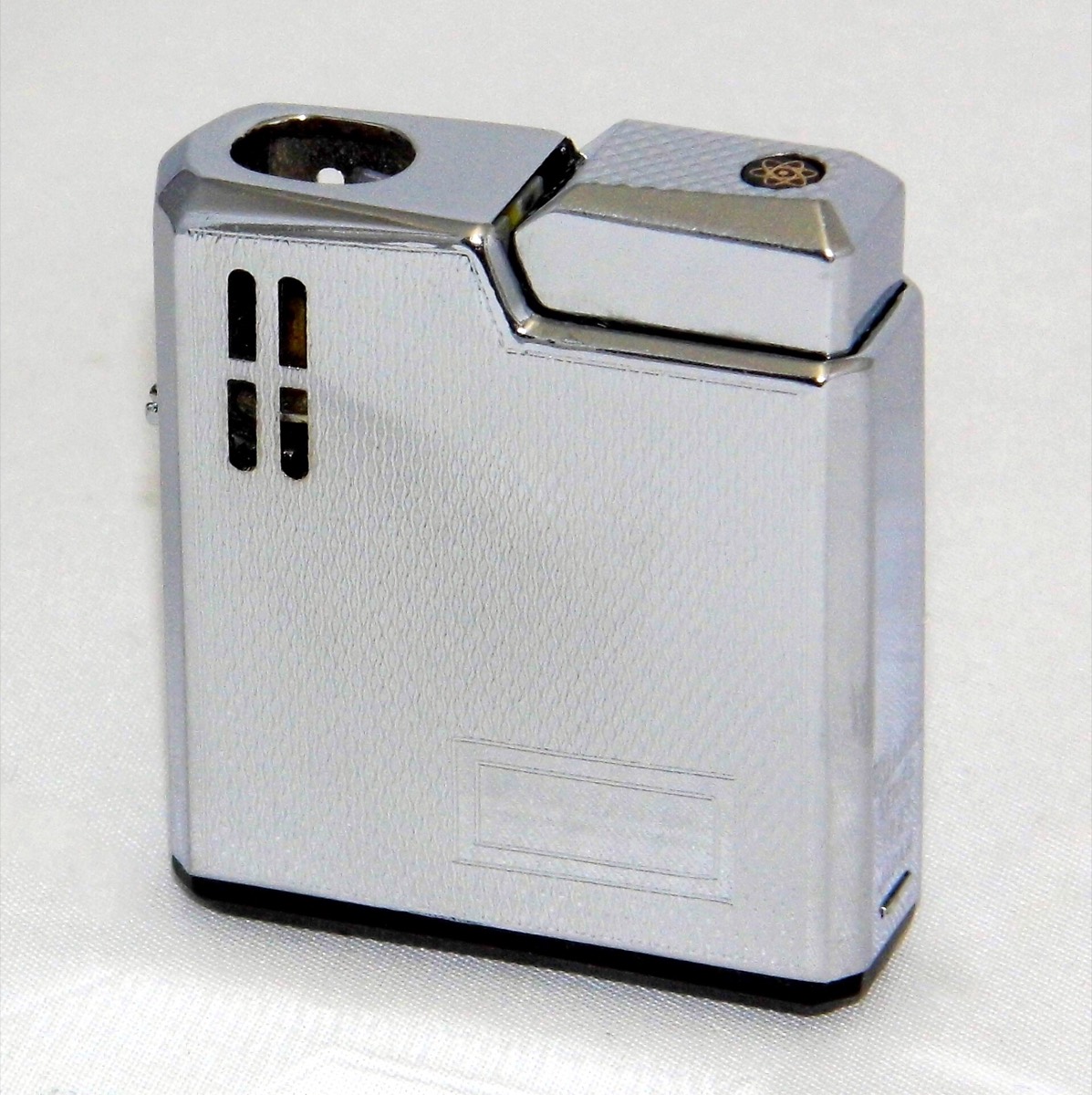 A piezoelectric igniter